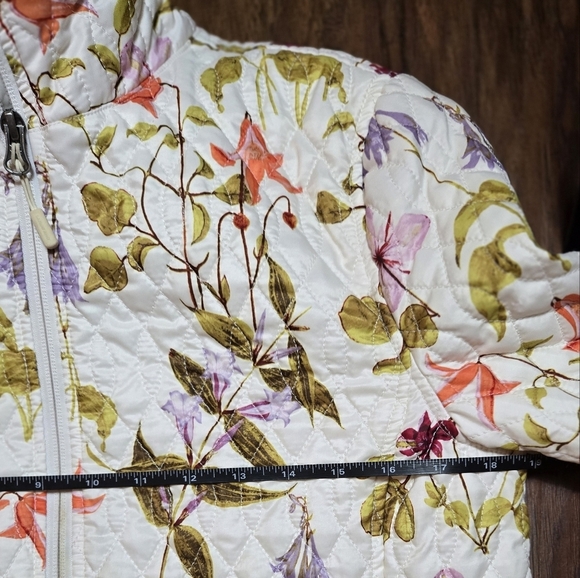Lands End White & Floral Light Quilted Insulated Jacket - Picture 15 of 16
